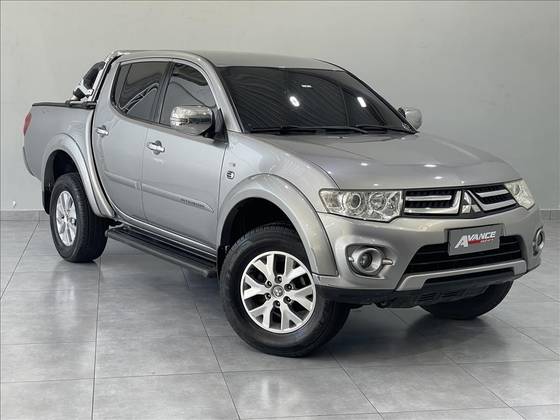 MITSUBISHI L200 TRITON 2.4 HLS CHROME 4X2 CD 16V FLEX 4P MANUAL MITSUBISHI L200 TRITON 2.4 HLS CHROME 4X2 CD 16V FLEX 4P MANUAL